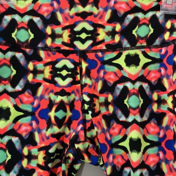 BLUENOTES capris multicolour activewear legging ⭐️ gently used ⭐️ - Picture 7 of 8